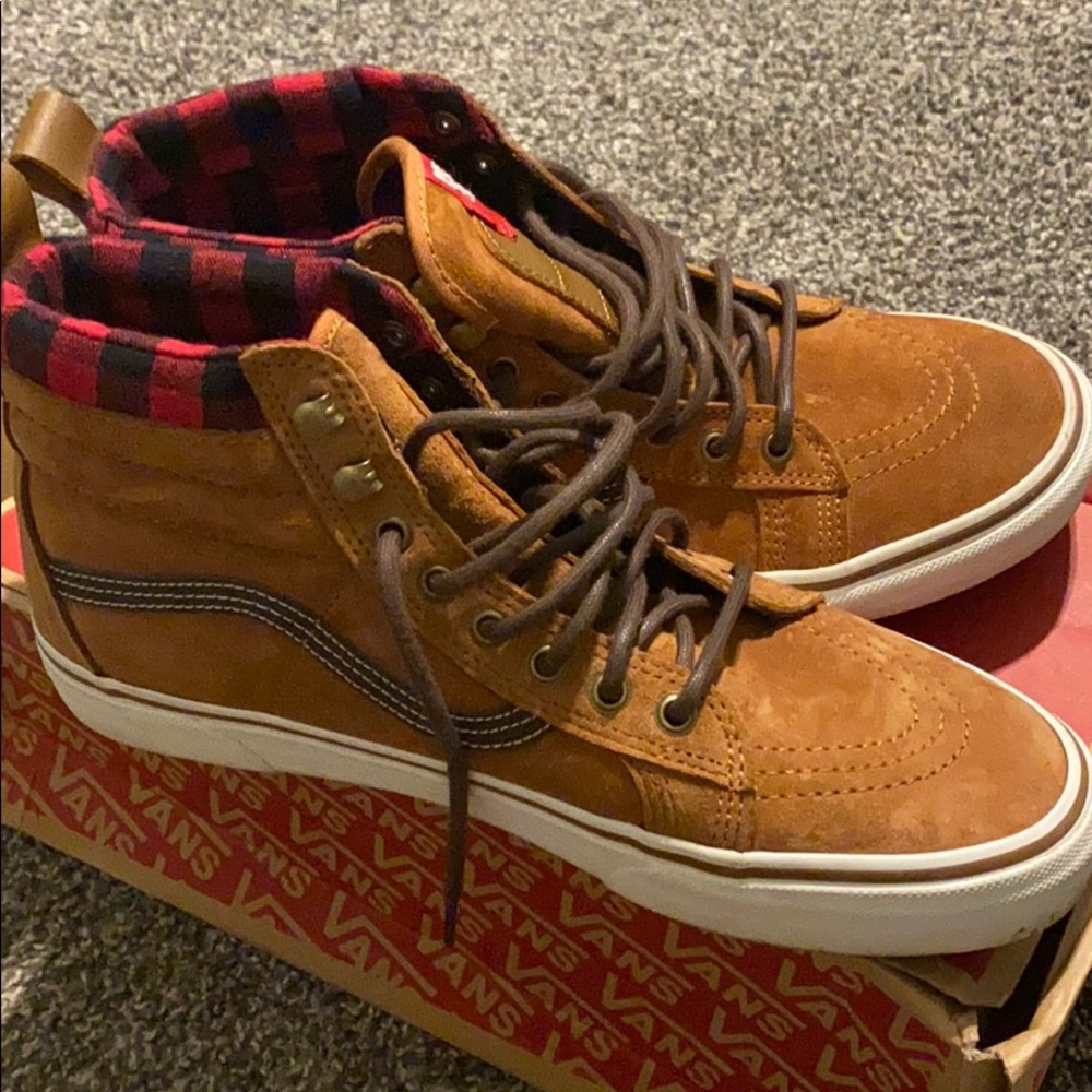 Men’s brown high top Vans